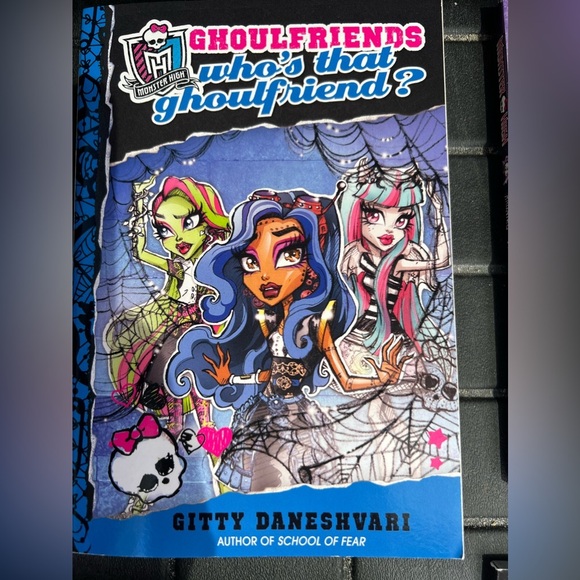 6 Monster High teen books. 1 hardcover & 1 comic book form. - Picture 5 of 9